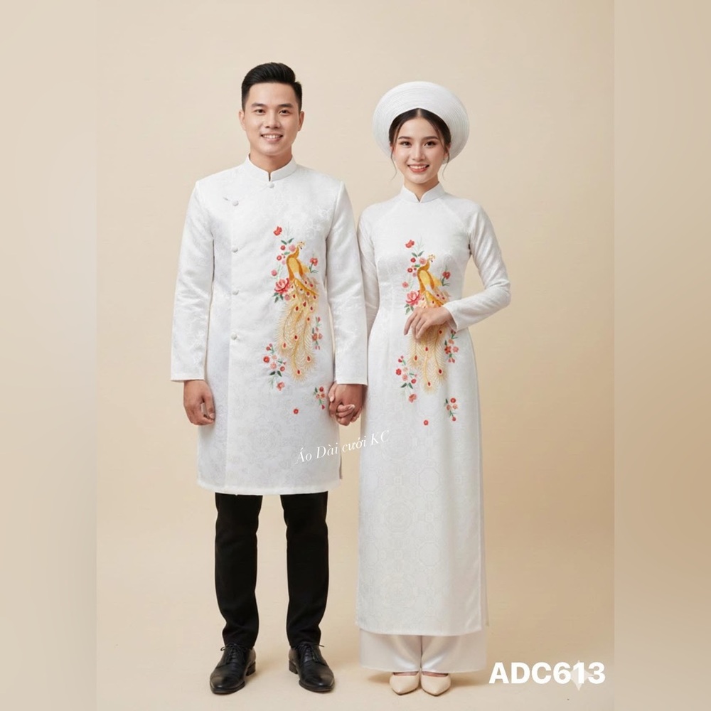 Elegant White Traditional Outfit with Embroidery